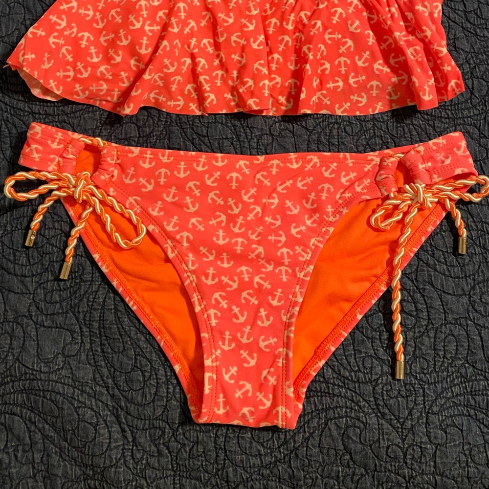 Bikini - Picture 3 of 3